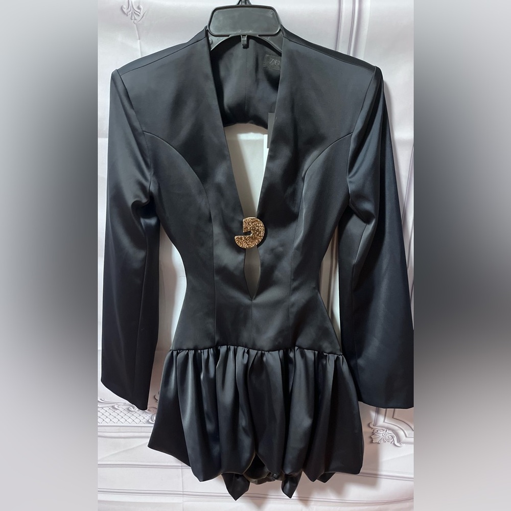 TREND NEW ! ZARA SATIN PUFFBALL DRESS
🚨FIRM PRICE NO DISCOUNT ON THIS DRESS - Picture 9 of 17